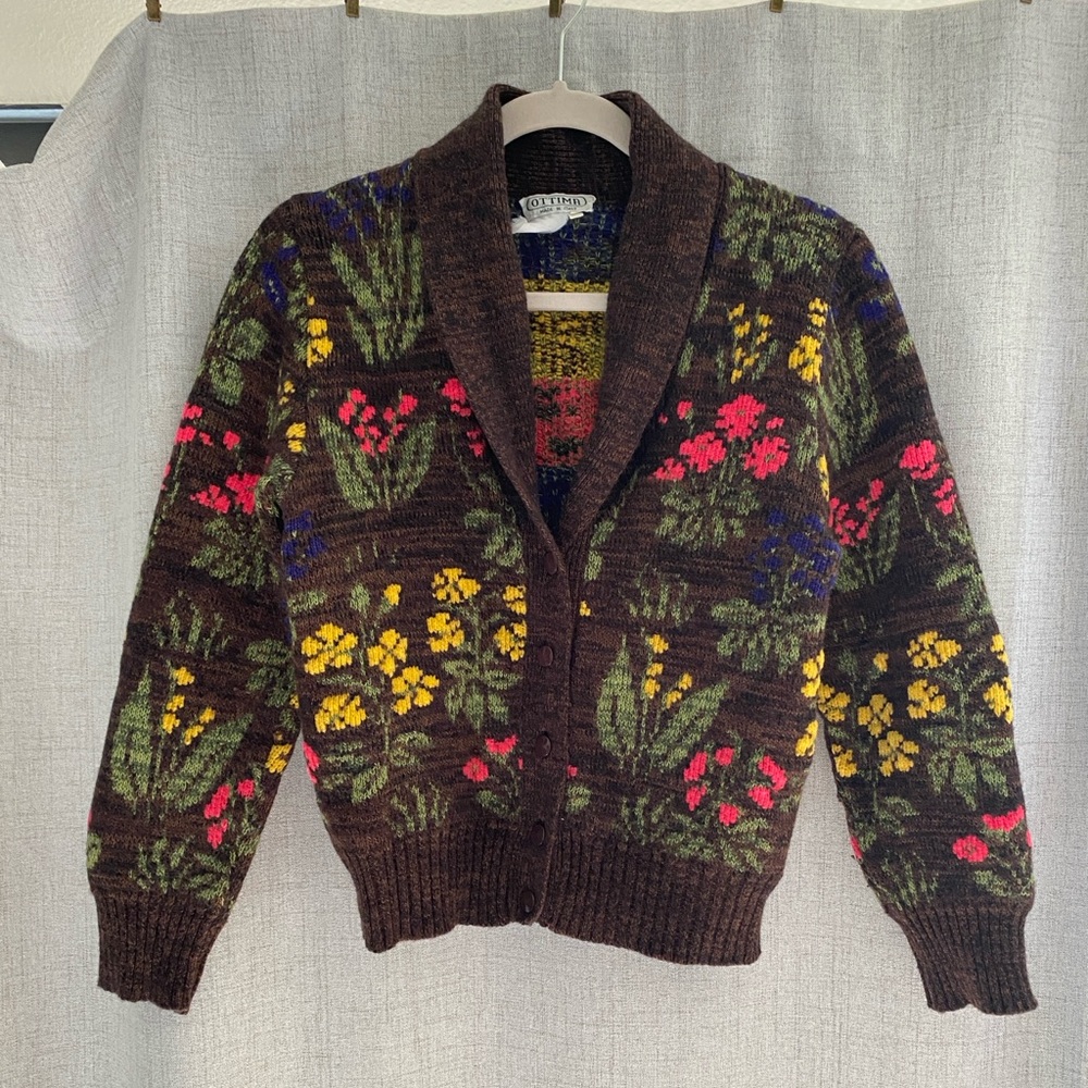 Vintage Italian sweater flower print cardigan button up . Thick and warm